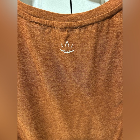 Beyond Yoga Front Twist Muscle Tank in Brown Featherweight , size XS - Picture 3 of 8